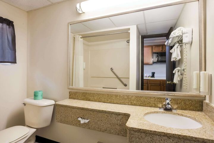 Room 12 of 24