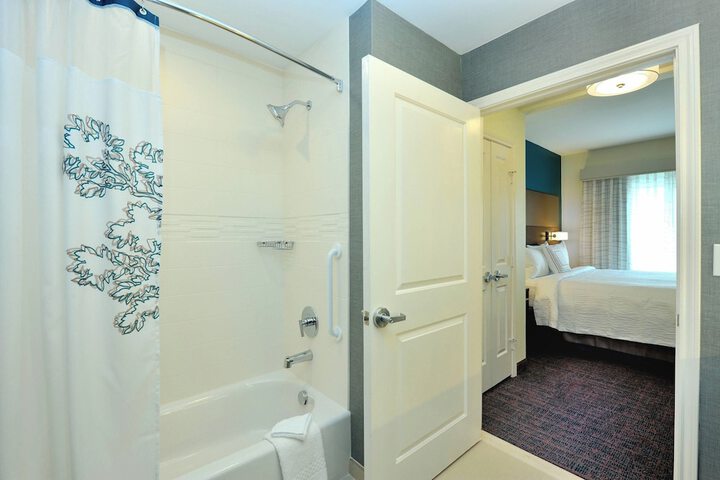 Room 17 of 28