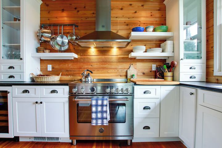 Serene Washington Island Getaway w / Private Beach!