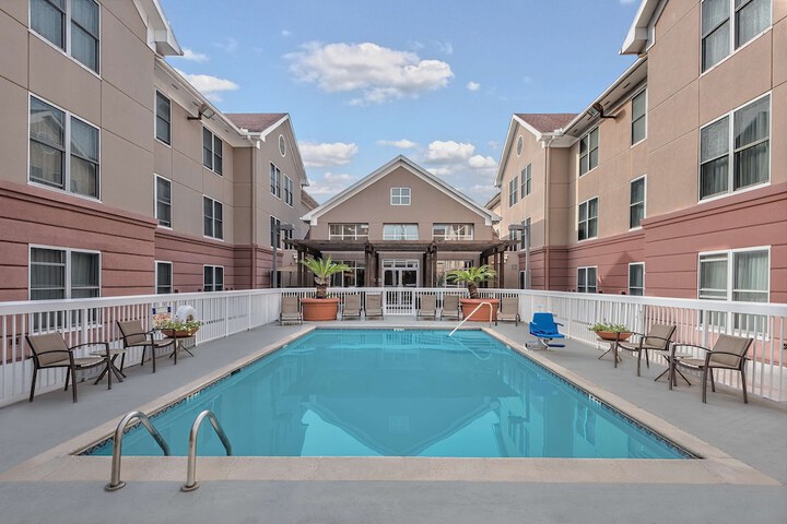 Pool 4 of 24