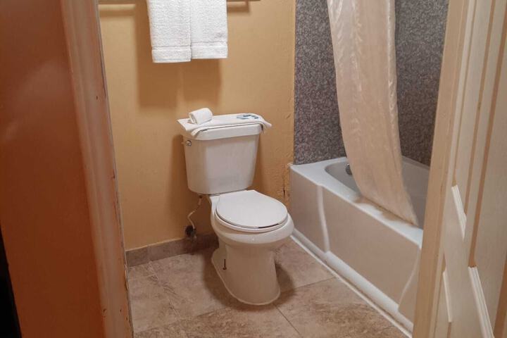 Room 2 of 6