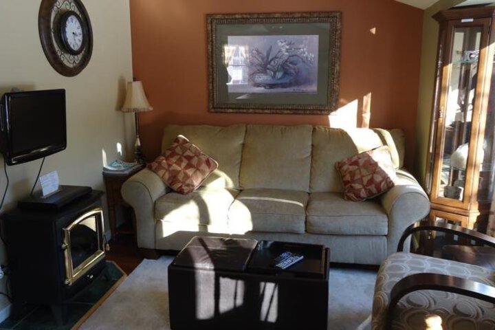 LITTLE ISLAND LAKE GUEST SUITE