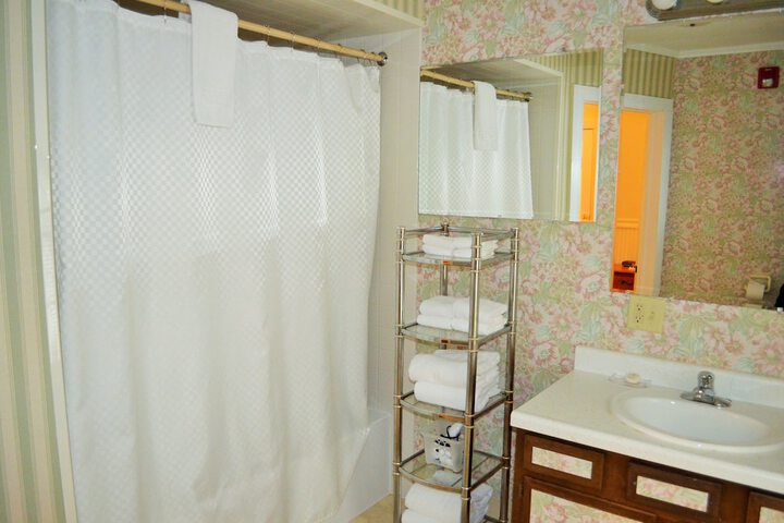 Room 73 of 111