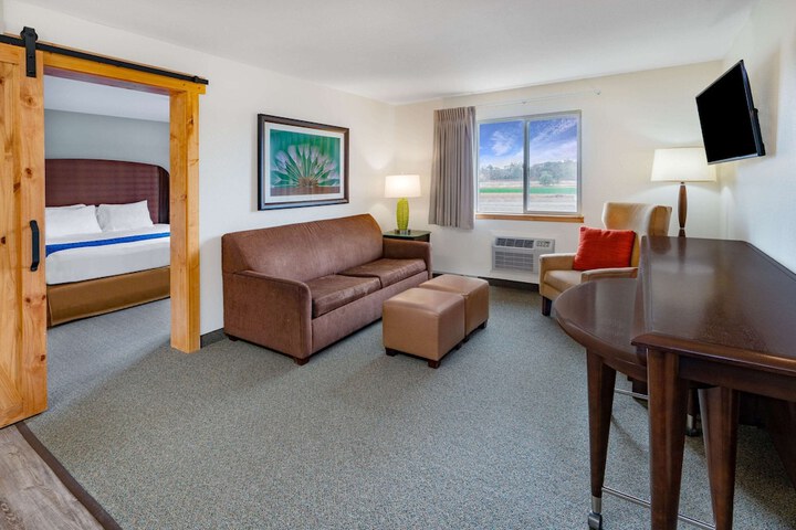 Travelodge by Wyndham Lovell / Bighorns