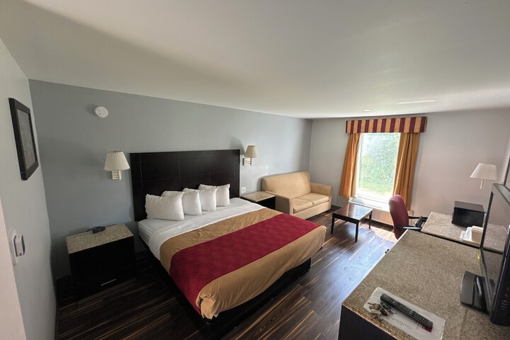 Room 10 of 32