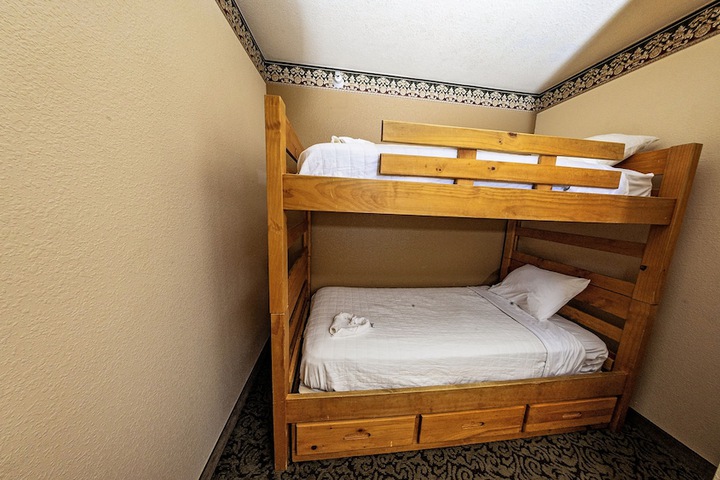 Room 19 of 38
