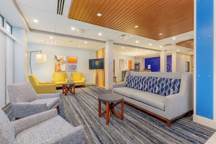 Holiday Inn Express & Suites Medford by IHG