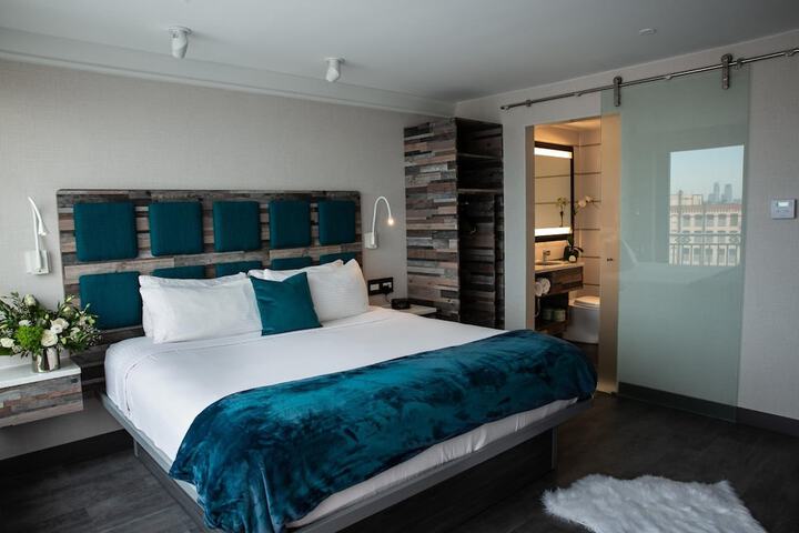Room 12 of 28