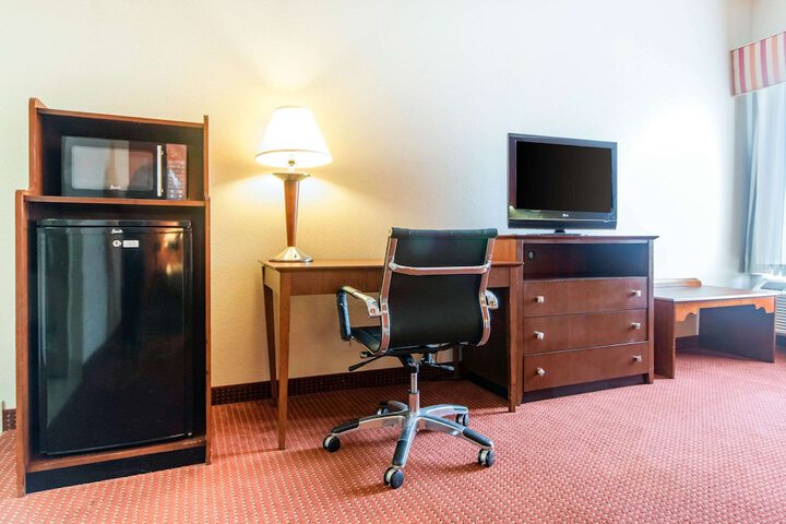 Quality Inn & Suites Lawrenceburg
