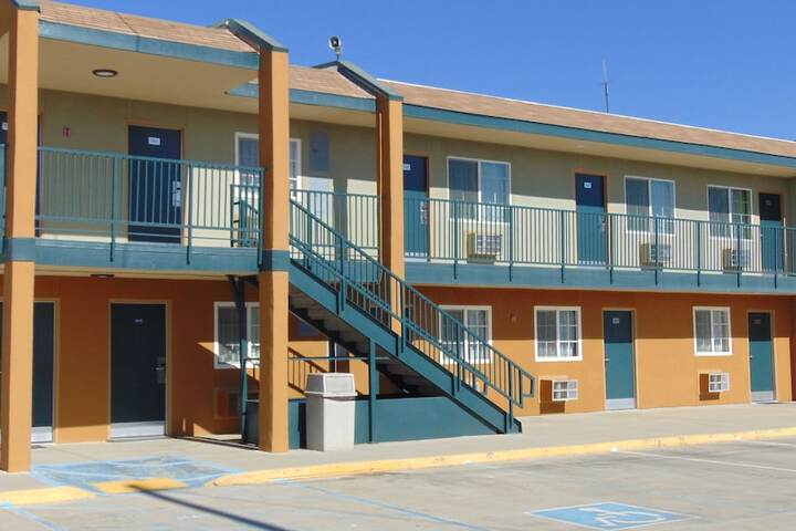 Corcoran Country Inn