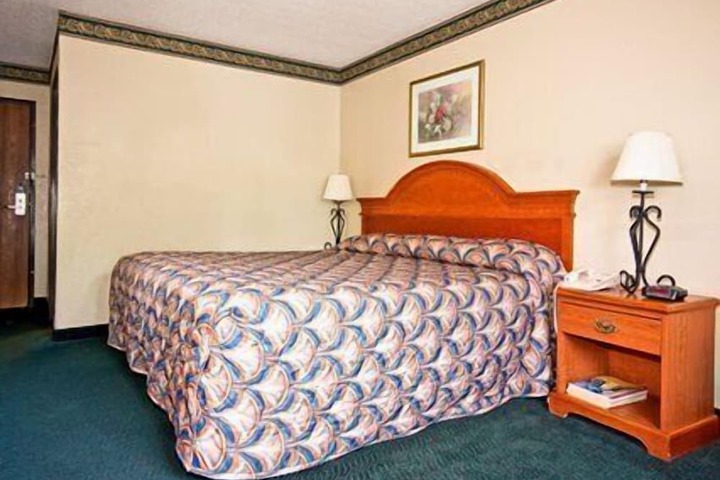 Room 33 of 43