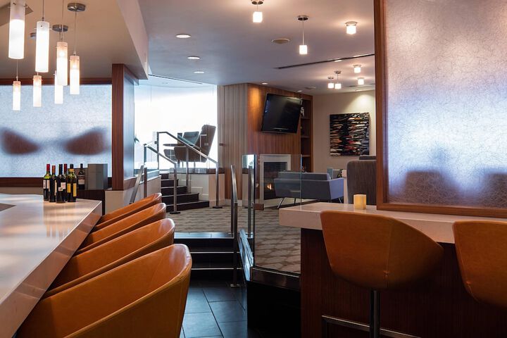 Lounge 75 of 79