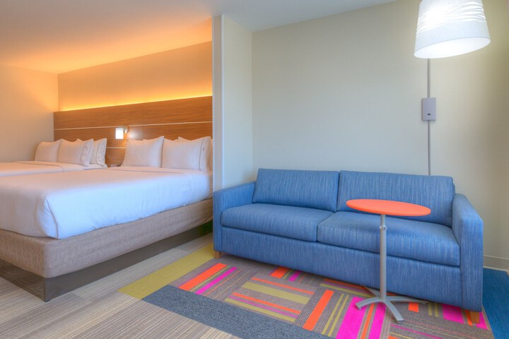Room 27 of 62
