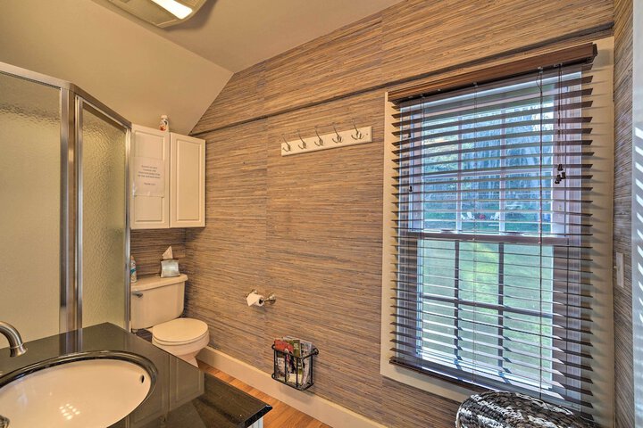 3-acre Lodge w / Snowmobile & Four-wheeling Trails