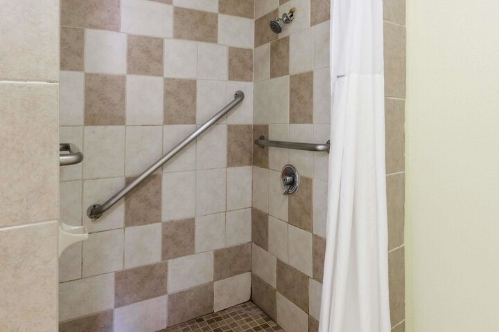 Days Inn by Wyndham Kent - Akron