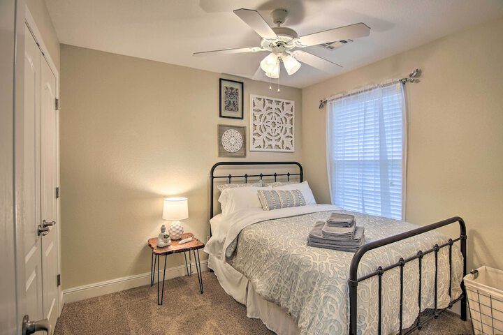 Bella Vista Home: Steps to Mountain Biking Trails!