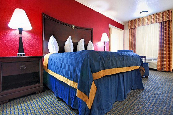 Room 5 of 15