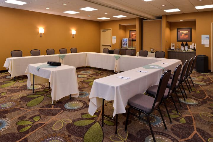 Holiday Inn Express & Suites Pocatello by IHG