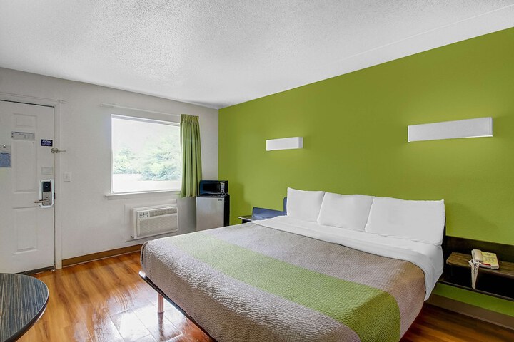 Room 17 of 41