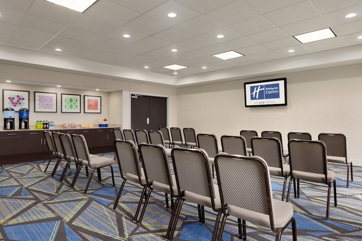 Holiday Inn Express Hotel and Suites of Opelika / Auburn by IHG