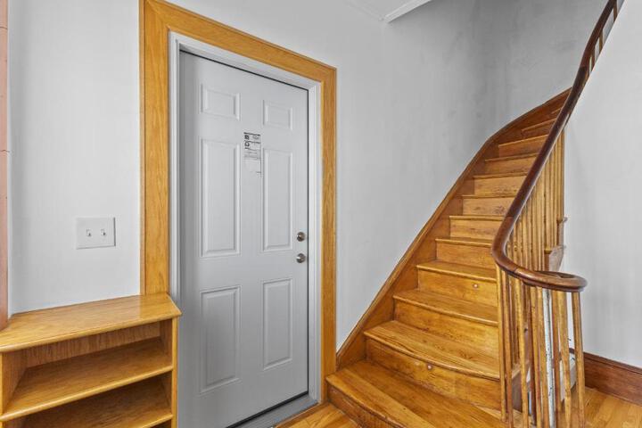 17-19Cozy & Spacious 6BR home in Malden with window AC and free parking