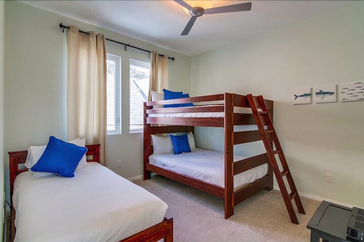 Room 11 of 32