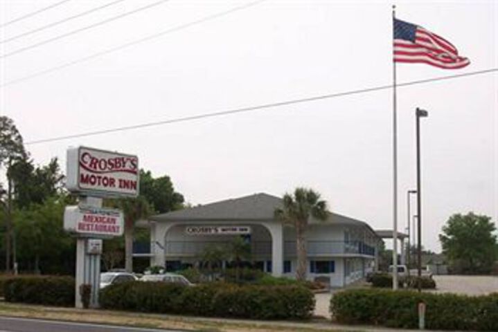 Crosbys Motor Inn