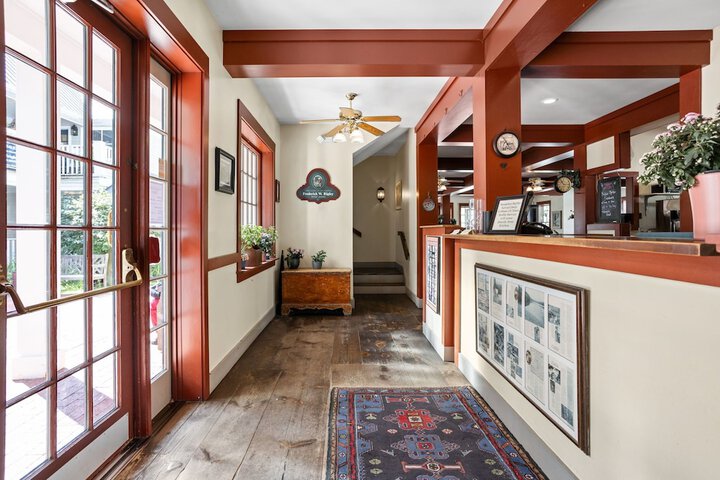 Artists Colony Inn