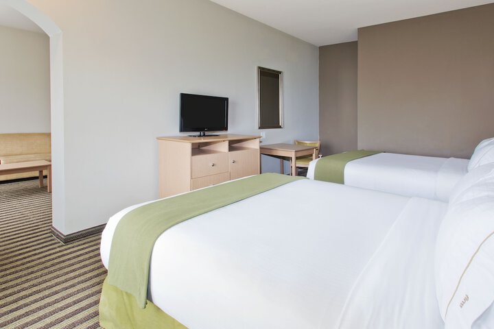 Holiday Inn Express Hotel & Suites Alvarado by IHG