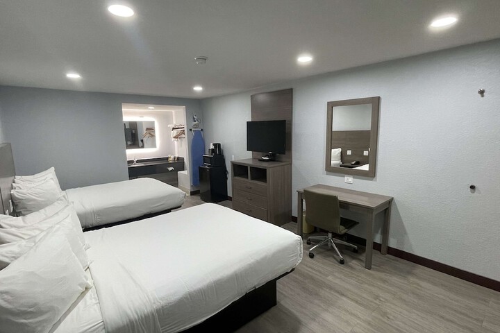 Room 12 of 18