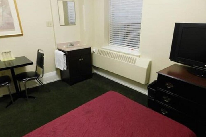 Room 16 of 36