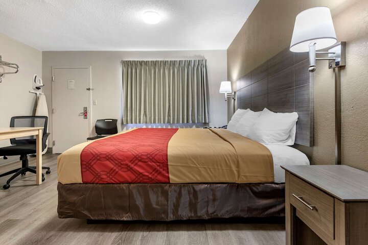Room 21 of 38