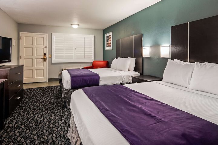 Room 18 of 25