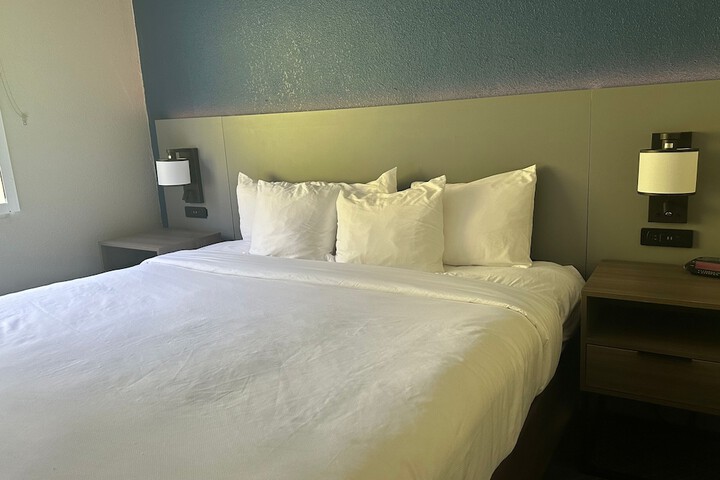 Room 25 of 33