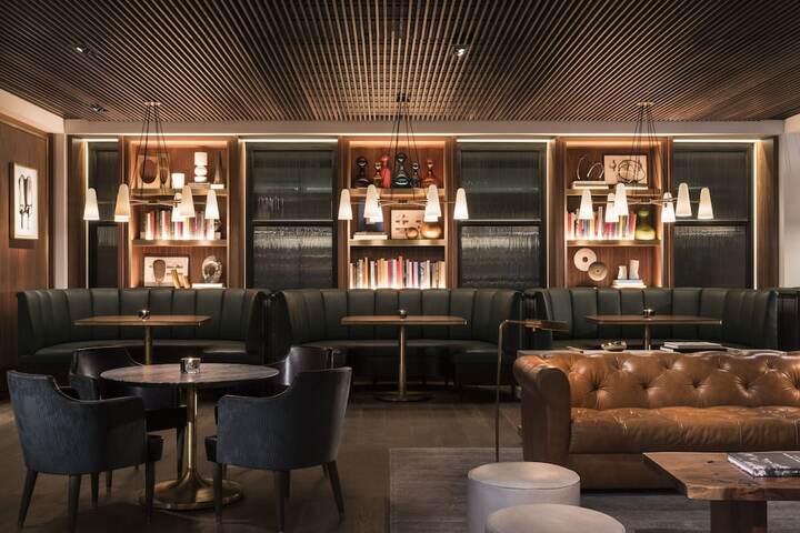 Lounge 85 of 101