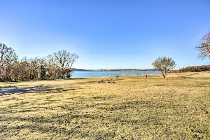 Spacious Kingston Home on Lake Texoma!