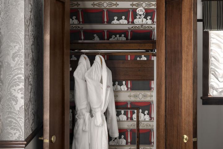 Room 27 of 42
