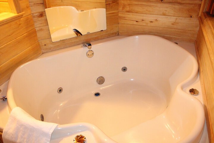 Hot Tub 320 of 374