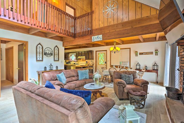 Bushkill House w / Deck & Community Amenities!