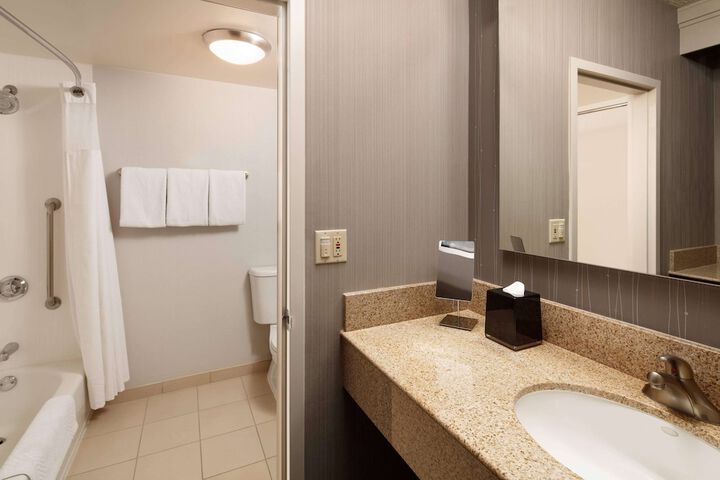 Room 9 of 27