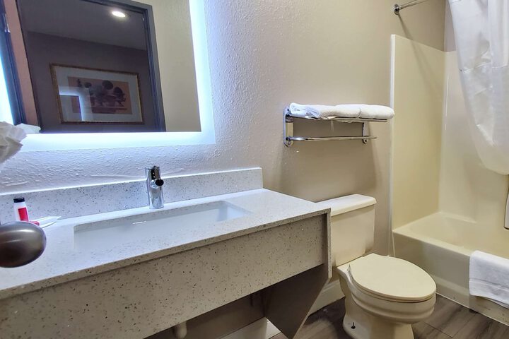 Super 8 by Wyndham Paris