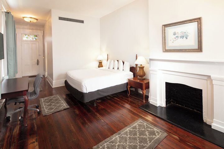 Room 21 of 38