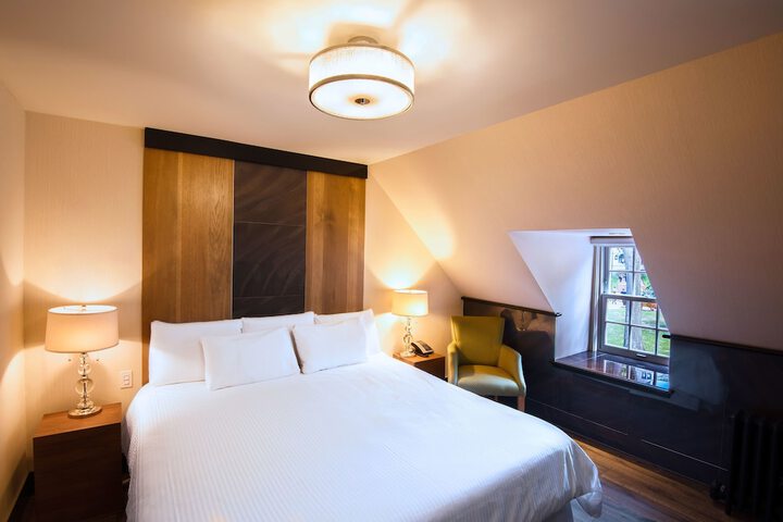 Room 27 of 42