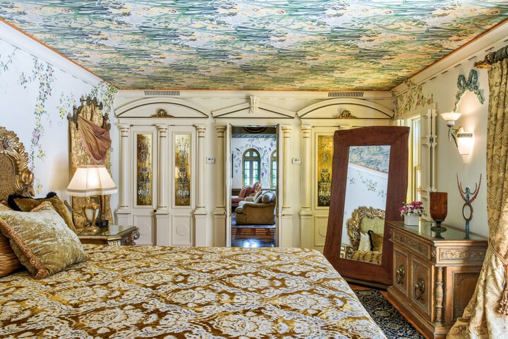 Room 16 of 120