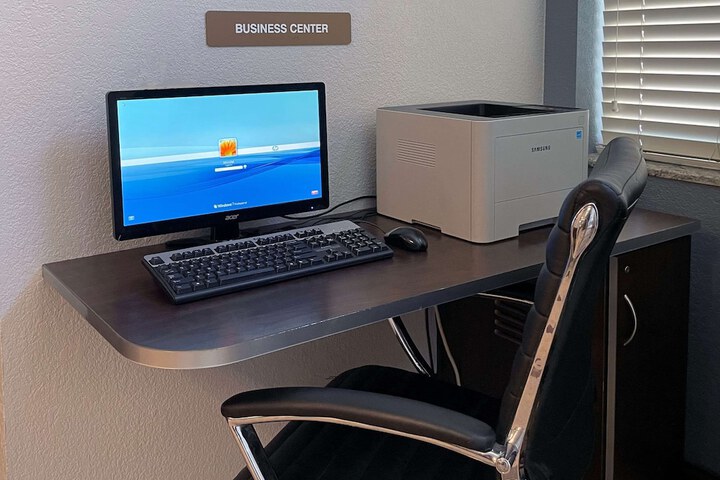 Business Center 32 of 32