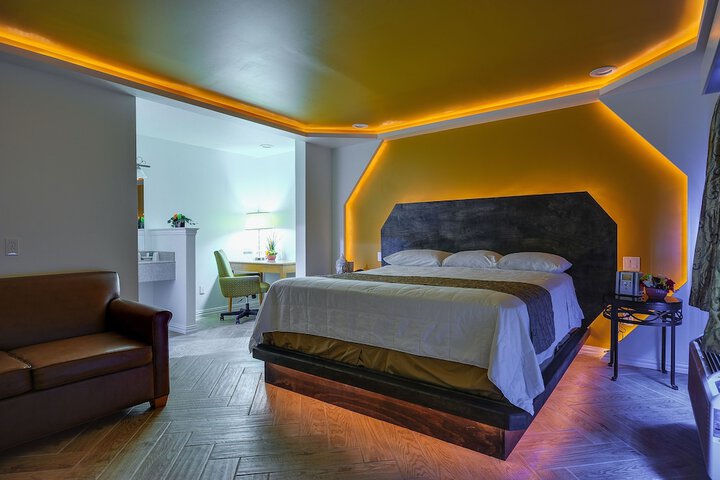 Room 15 of 33