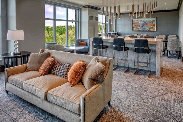 Lounge 50 of 57