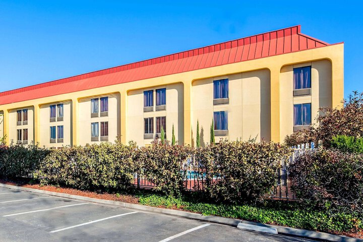 Hotel 6 of 30