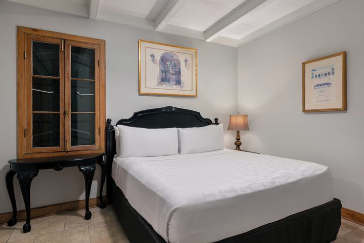 Room 27 of 28