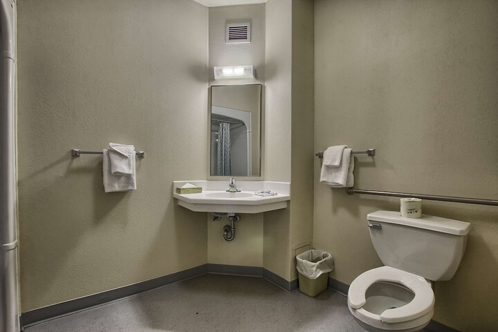 Room 11 of 31